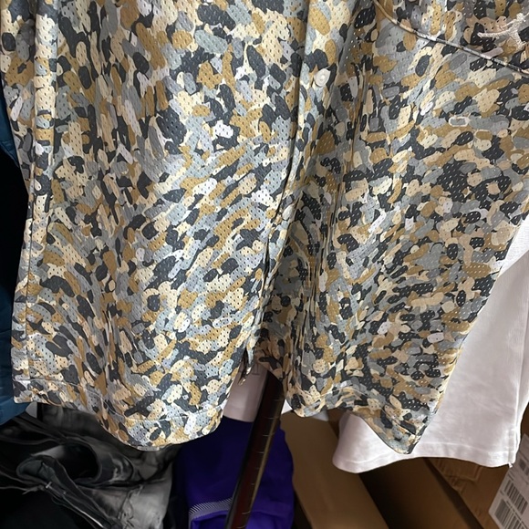 Men’s Rare Jordan Sportswear Button Up Shirt Used Sz Small Tan Grey - Picture 4 of 8